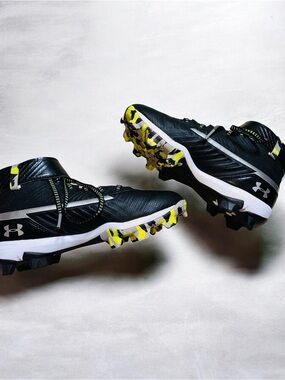 Under Armour Harper 3 Mid RM Baseball Cleats size 3 youth-black